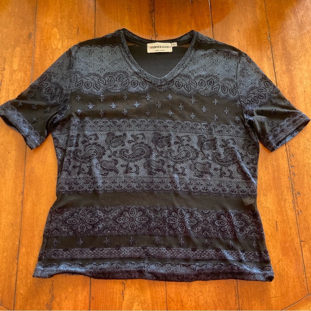 Italian Patterned V-Neck T-Shirt size S